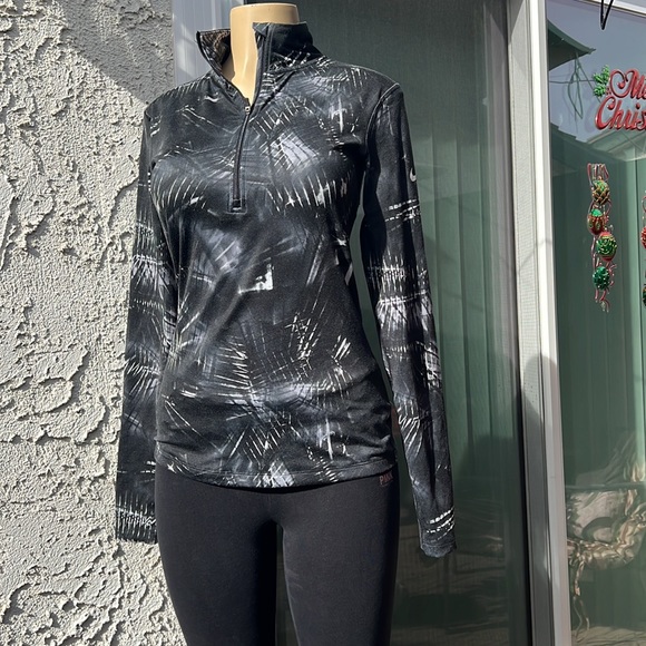 Nike Sweaters - Nike sweater
